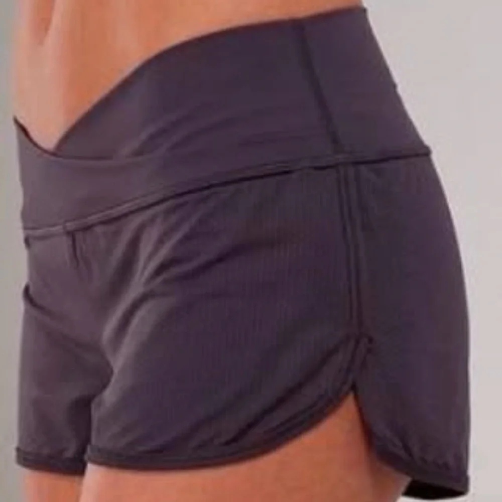 LULULEMON mesh up shorts no size tag SIZE 4